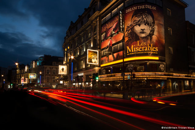 Shaftesbury-Avenue,-London's-West-End